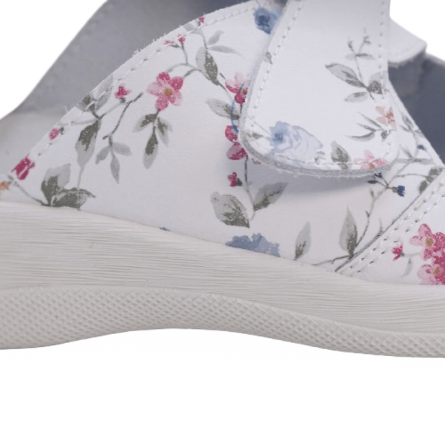 Босоніжки Стиль